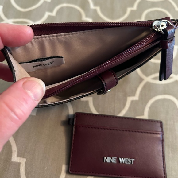 Nine West wallet with insert for cards and cash. - Picture 3 of 4
